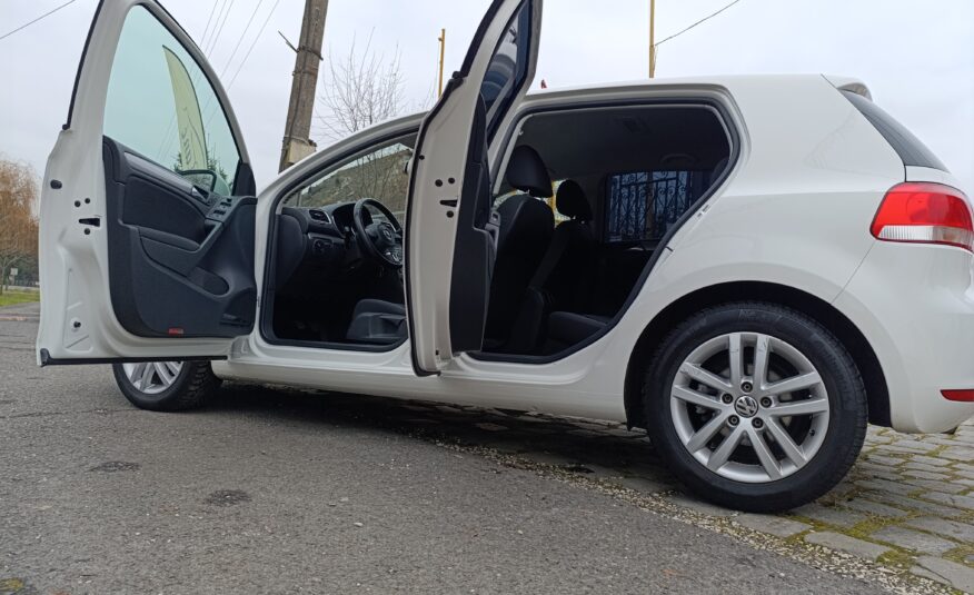 Volkswagen Golf VI 1.6TDI, Slovenské auto 105PS, LED dynamické smerovky