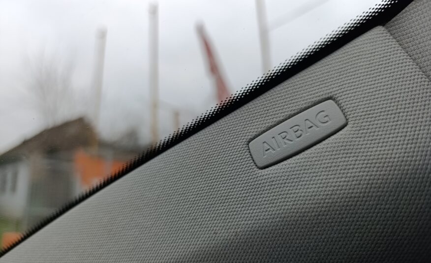 Volkswagen Golf VI 1.6TDI, Slovenské auto 105PS, LED dynamické smerovky