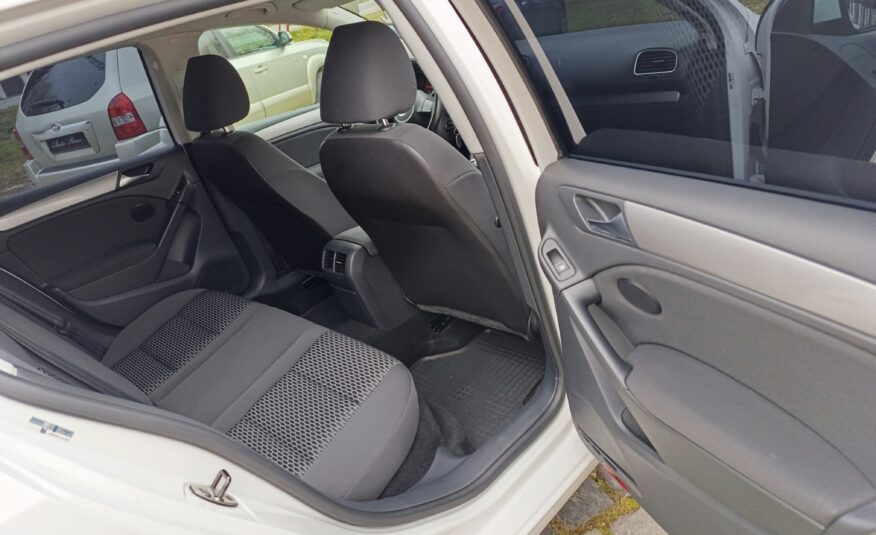 Volkswagen Golf VI 1.6TDI, Slovenské auto 105PS, LED dynamické smerovky