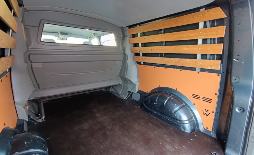 Volkswagen Transporter 2.5TDI 131PS T5 M6
