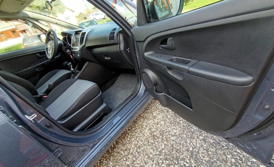 Kia Venga 1.4CRDI  M6 16V