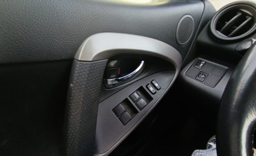 Toyota RAV4 2.2D 4WD 100kW/136PS, 4×4, M6