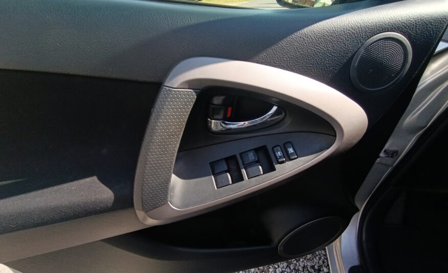 Toyota RAV4 2.2D 4WD 100kW/136PS, 4×4, M6