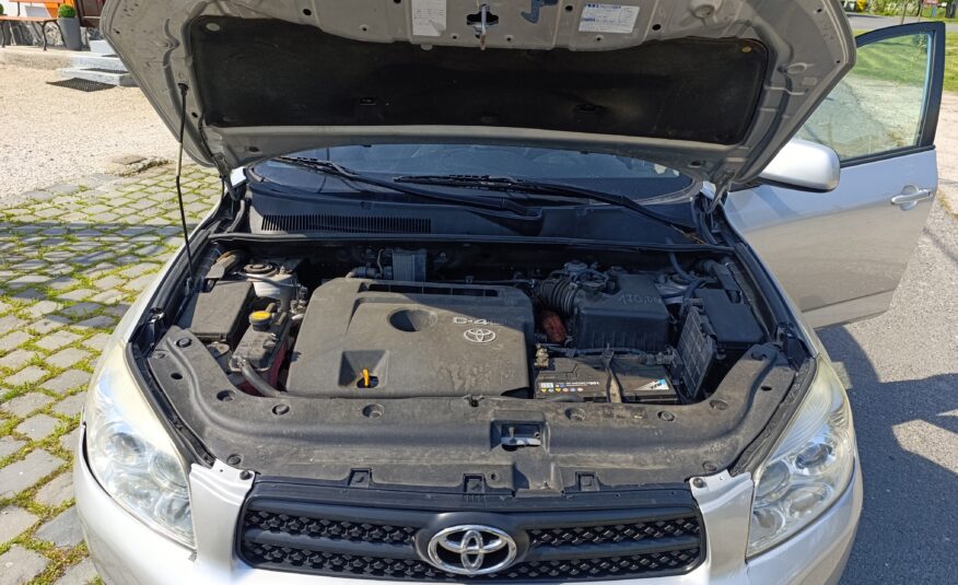 Toyota RAV4 2.2D 4WD 100kW/136PS, 4×4, M6