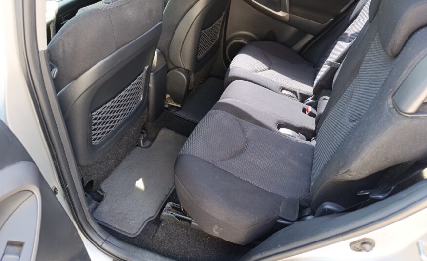 Toyota RAV4 2.2D 4WD 100kW/136PS, 4×4, M6