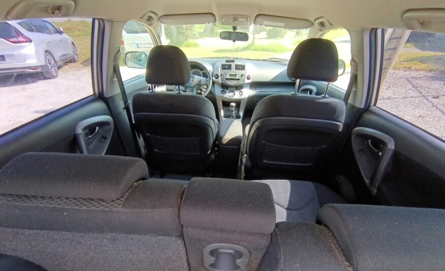 Toyota RAV4 2.2D 4WD 100kW/136PS, 4×4, M6