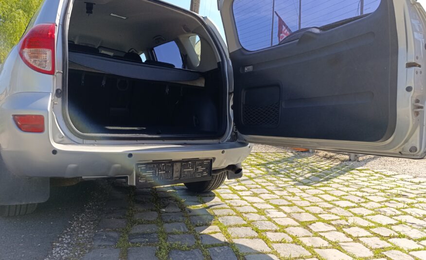 Toyota RAV4 2.2D 4WD 100kW/136PS, 4×4, M6