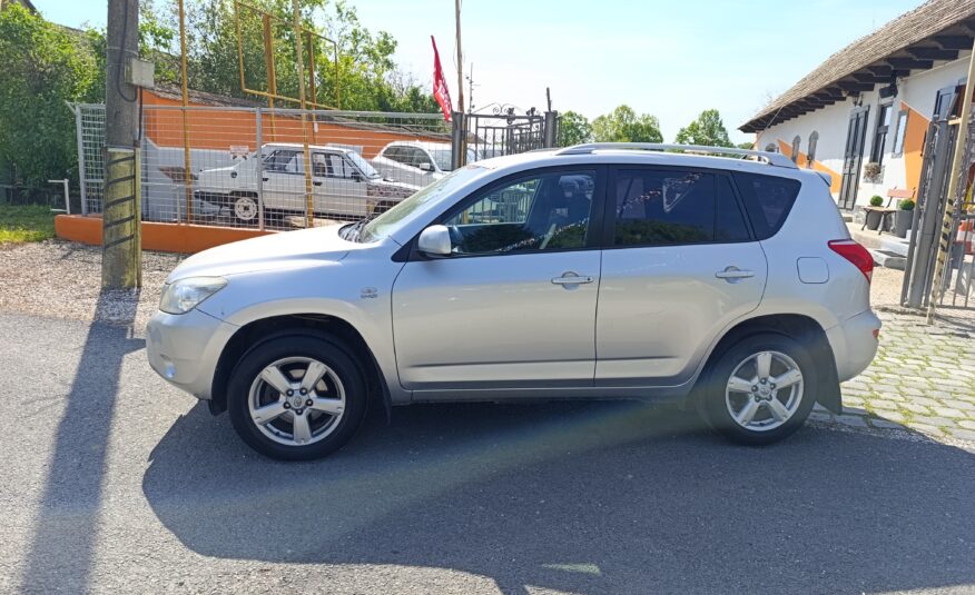 Toyota RAV4 2.2D 4WD 100kW/136PS, 4×4, M6