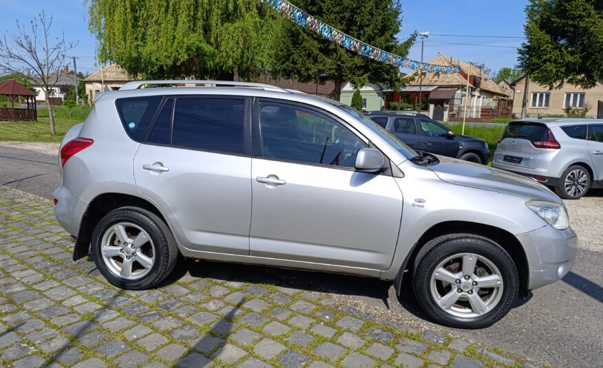 Toyota RAV4 2.2D 4WD 100kW/136PS, 4×4, M6