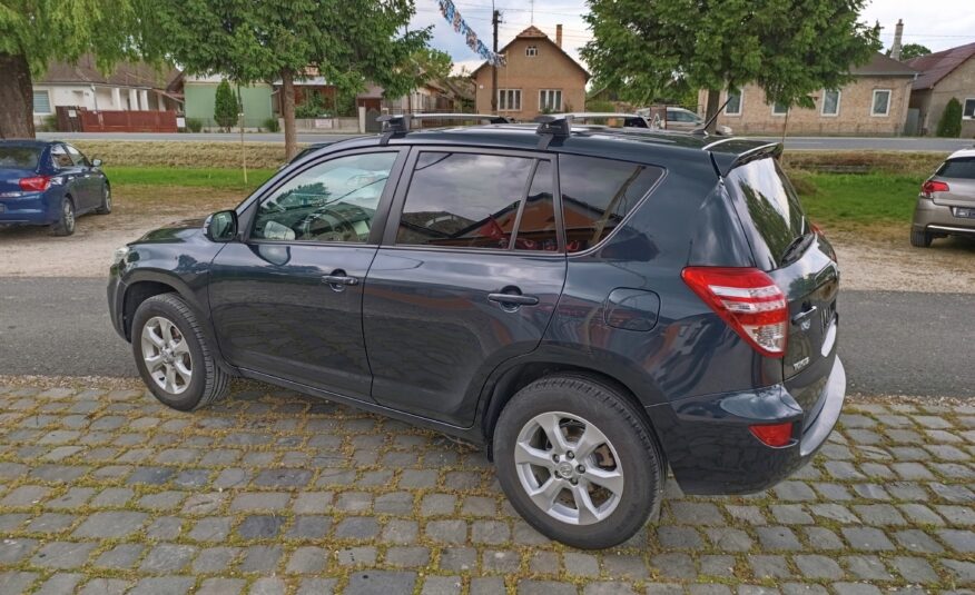 Toyota RAV4 4×4 2.2D-4D Krásavec, Kamera , Navi