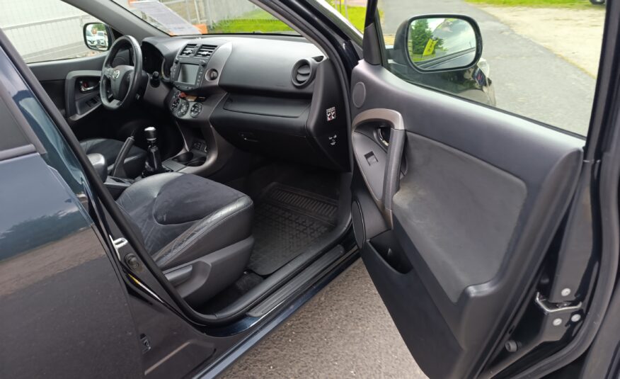 Toyota RAV4 4×4 2.2D-4D Krásavec, Kamera , Navi