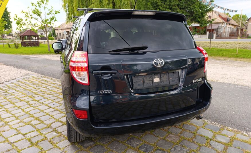 Toyota RAV4 4×4 2.2D-4D Krásavec, Kamera , Navi