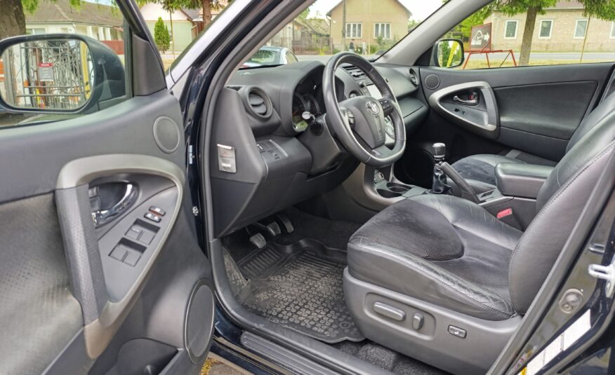 Toyota RAV4 4×4 2.2D-4D Krásavec, Kamera , Navi