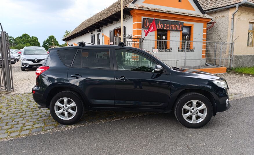 Toyota RAV4 4×4 2.2D-4D Krásavec, Kamera , Navi