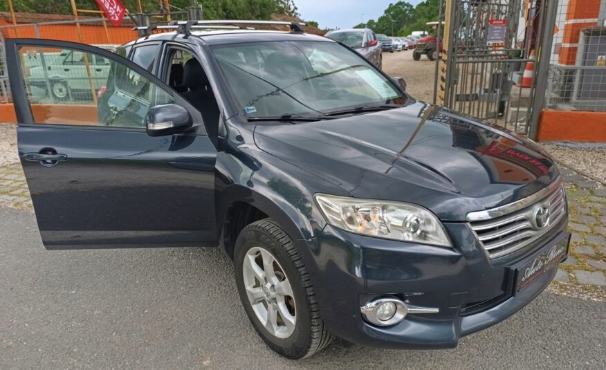 Toyota RAV4 4×4 2.2D-4D Krásavec, Kamera , Navi