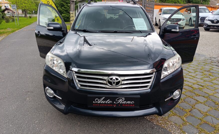 Toyota RAV4 4×4 2.2D-4D Krásavec, Kamera , Navi