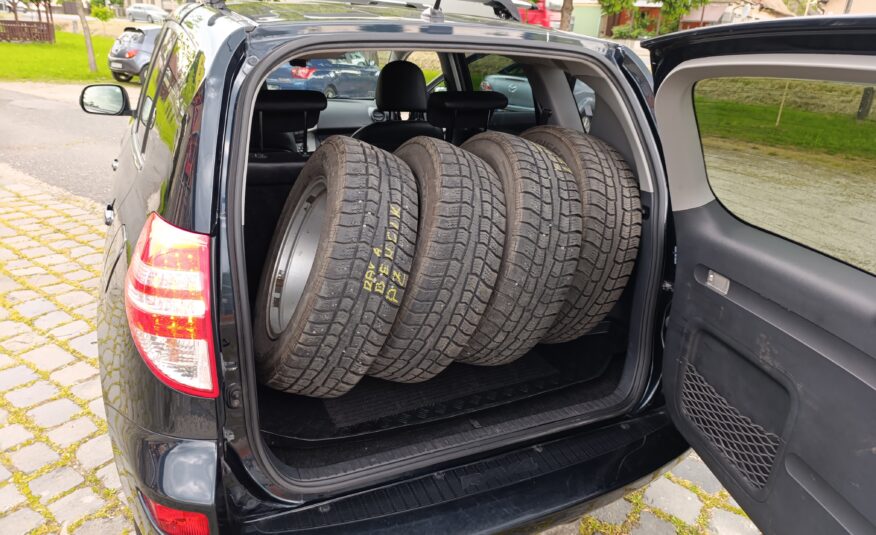 Toyota RAV4 4×4 2.2D-4D Krásavec, Kamera , Navi