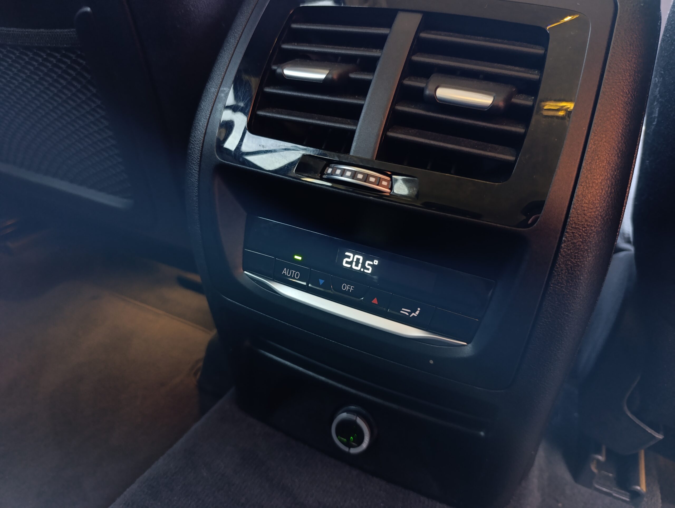 BMW X3 xDrive 20i AT8 135kW/184PS Kúpené nove na Slovensku