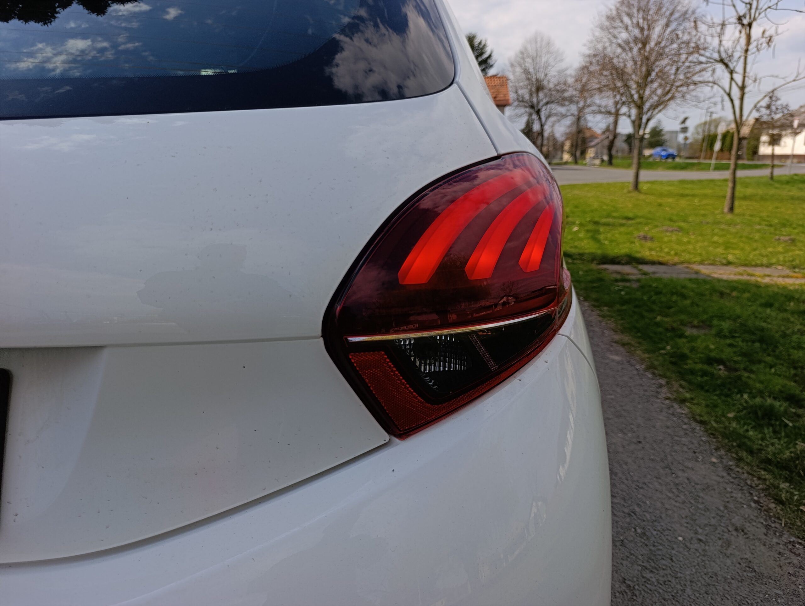 Peugeot 208 1.5BlueHDI NAVI 75kW/102PS