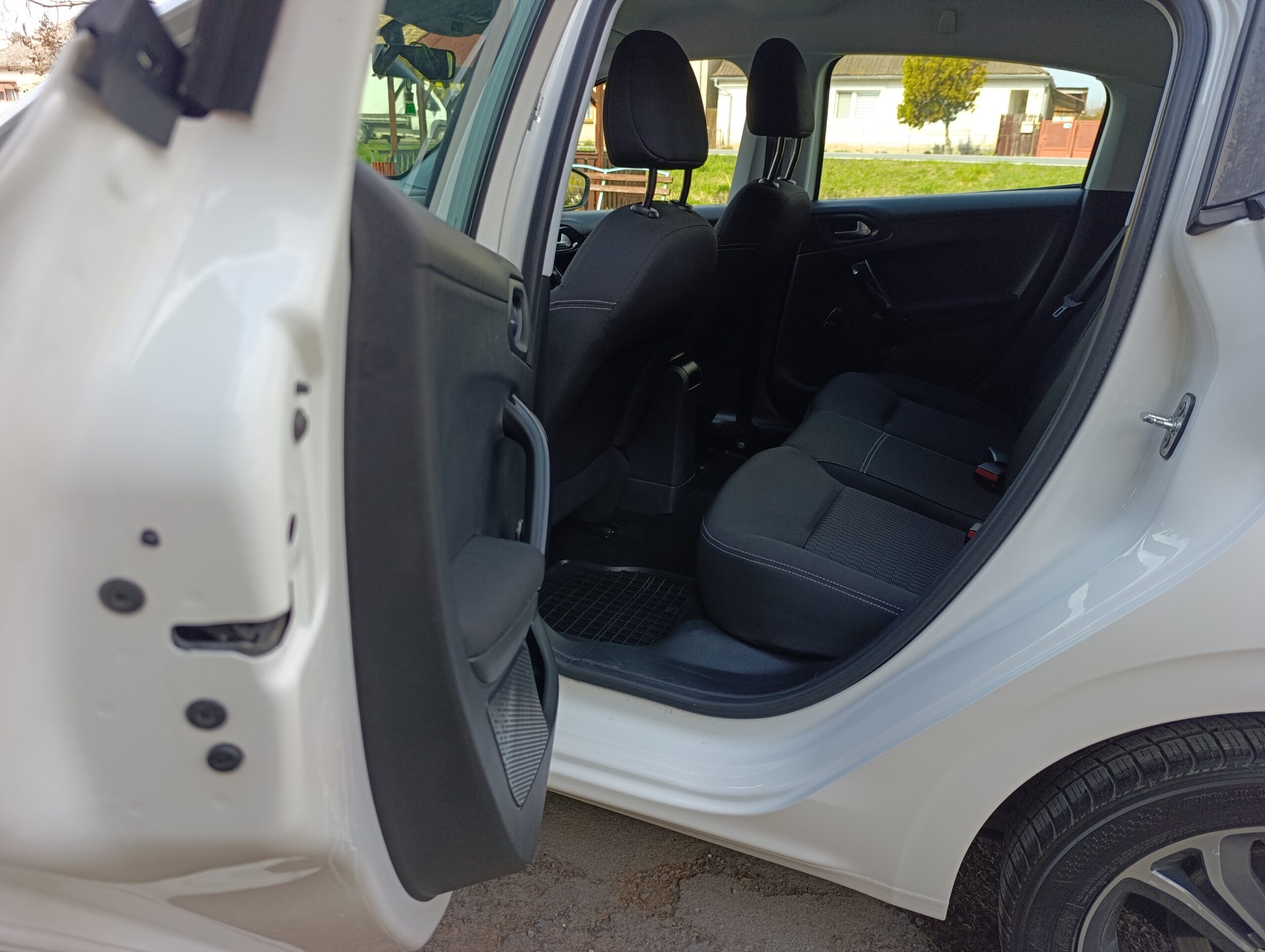 Peugeot 208 1.5BlueHDI NAVI 75kW/102PS