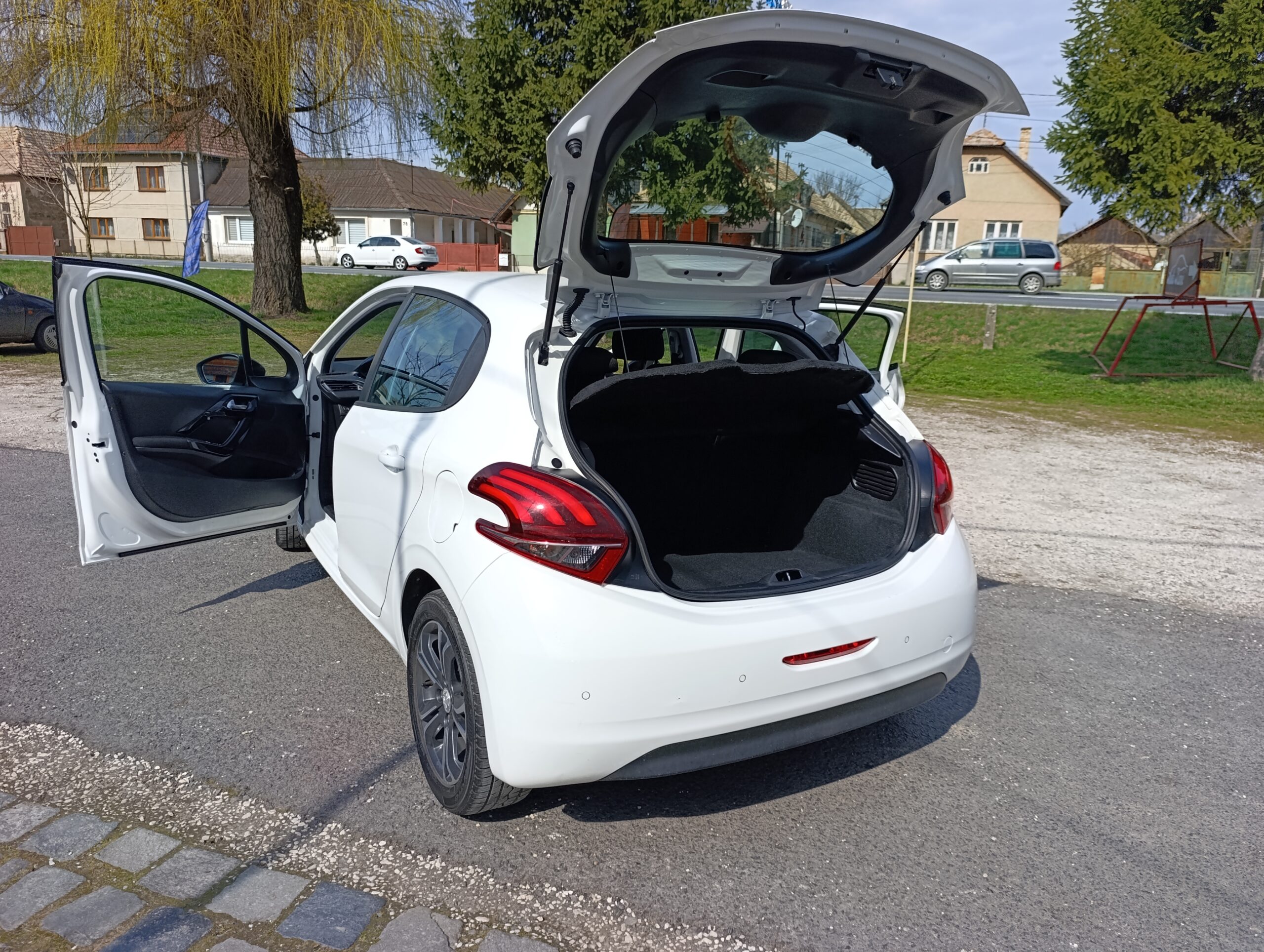 Peugeot 208 1.5BlueHDI NAVI 75kW/102PS