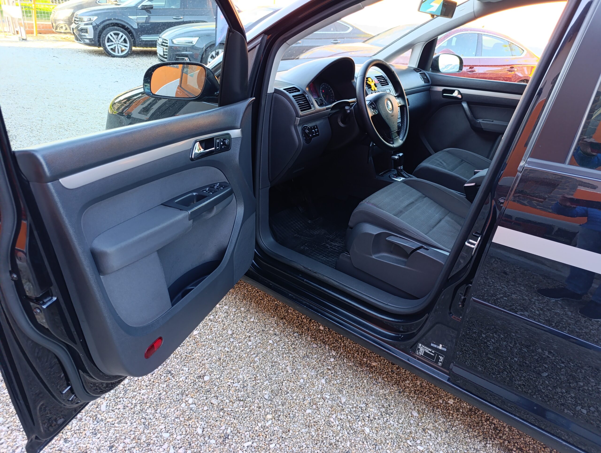 Volkswagen Touran 1.9TDI AT6 77kW Automat