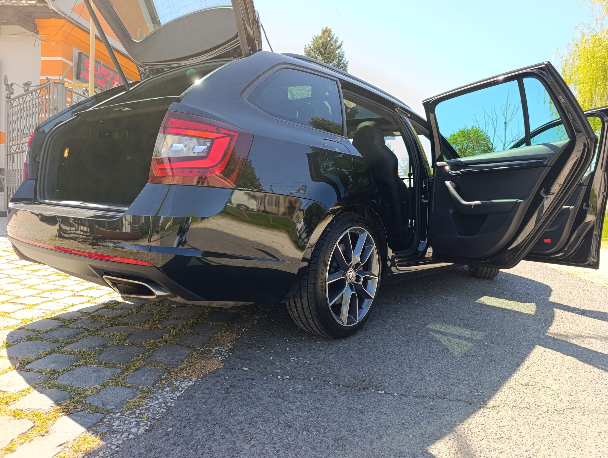 Škoda Octavia Combi RS 180kW/245PS, Panoráma