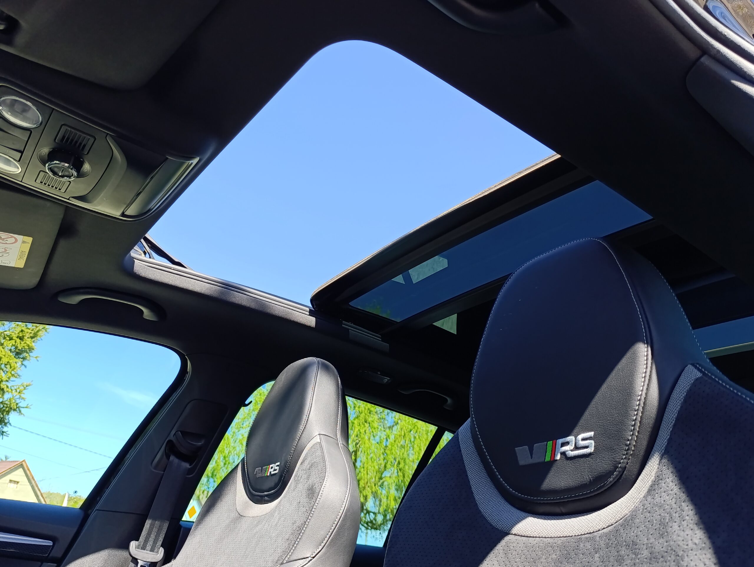 Škoda Octavia Combi RS 180kW/245PS, Panoráma