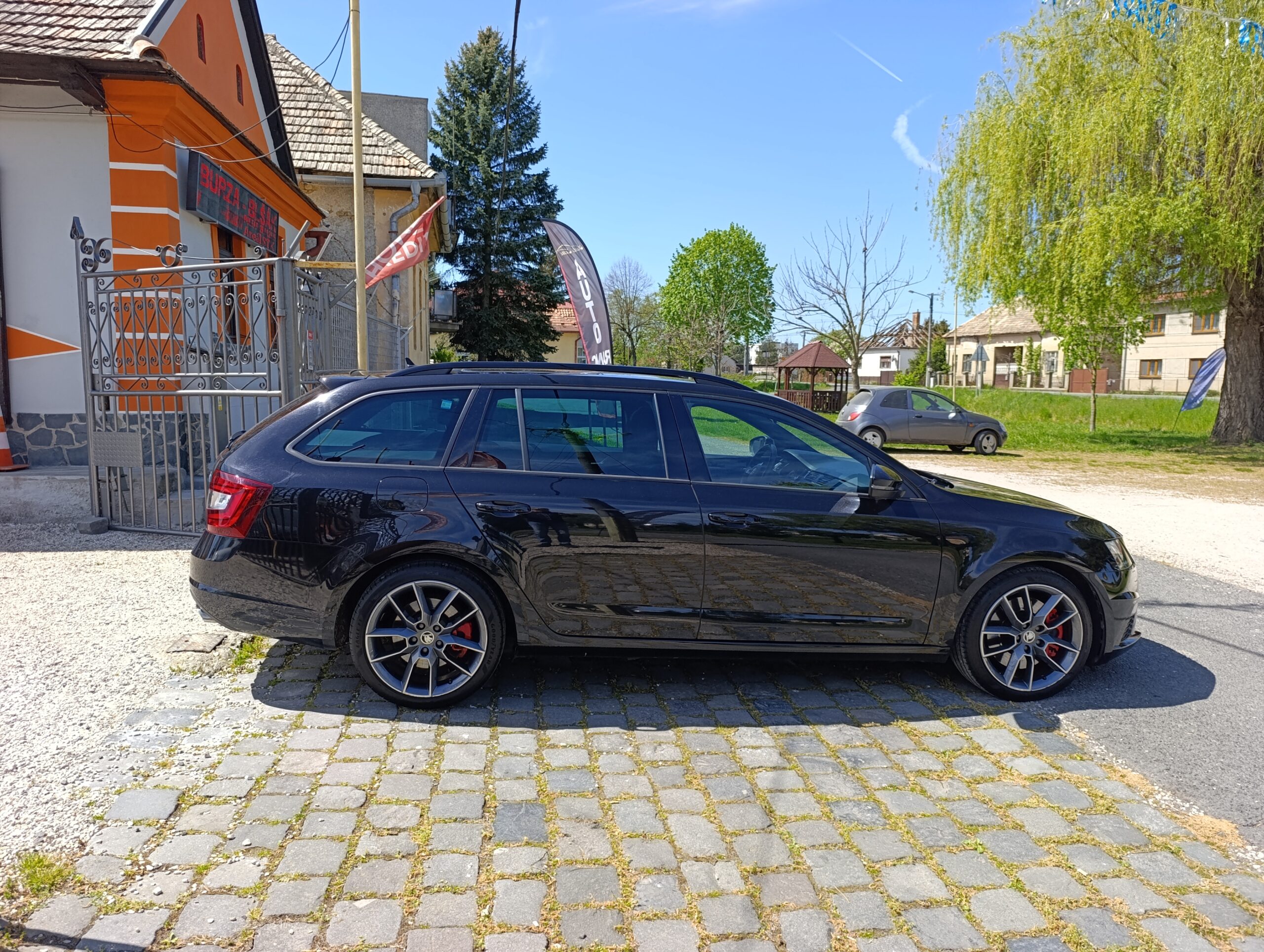 Škoda Octavia Combi RS 180kW/245PS, Panoráma