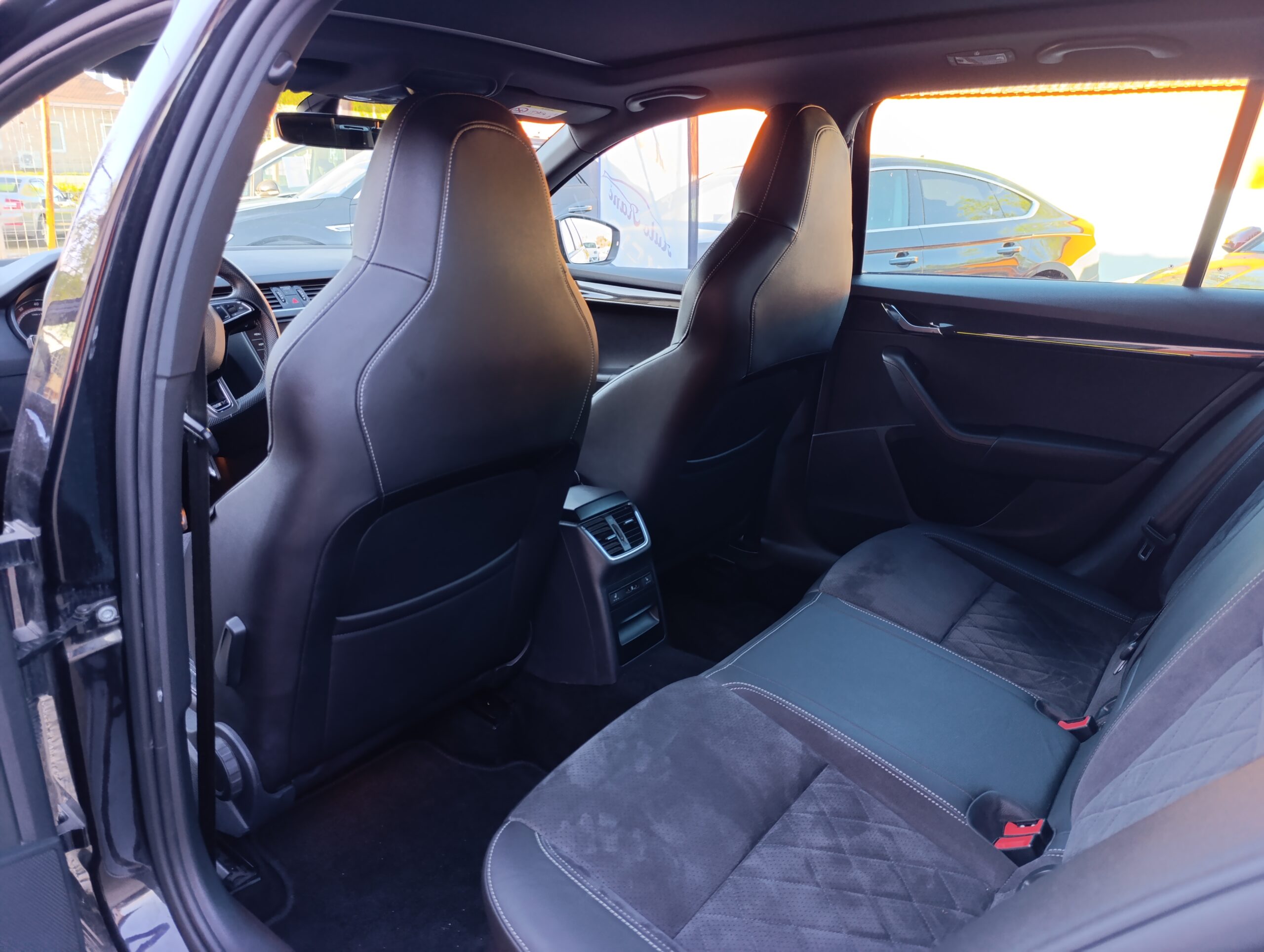 Škoda Octavia Combi RS 180kW/245PS, Panoráma