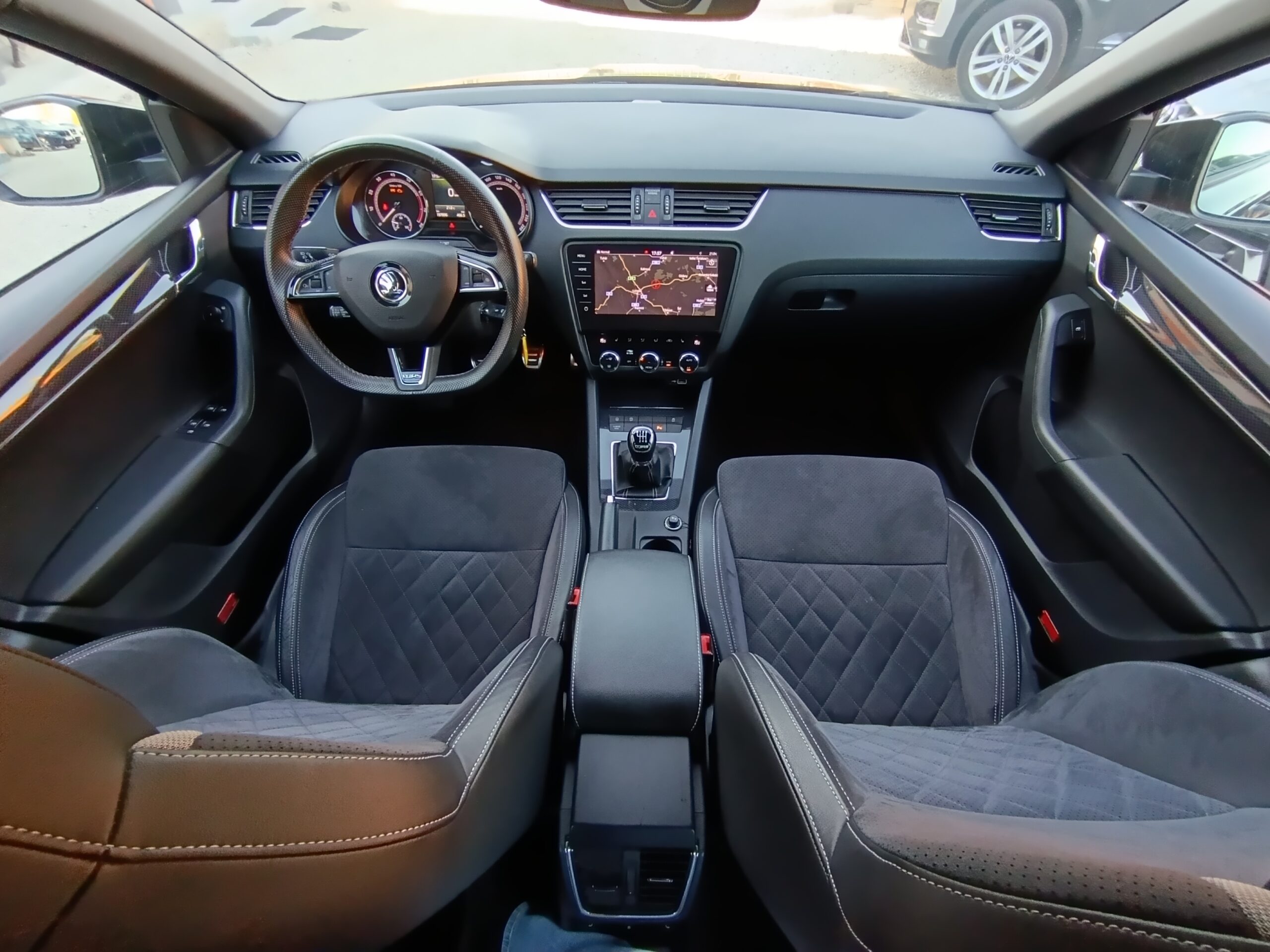 Škoda Octavia Combi RS 180kW/245PS, Panoráma