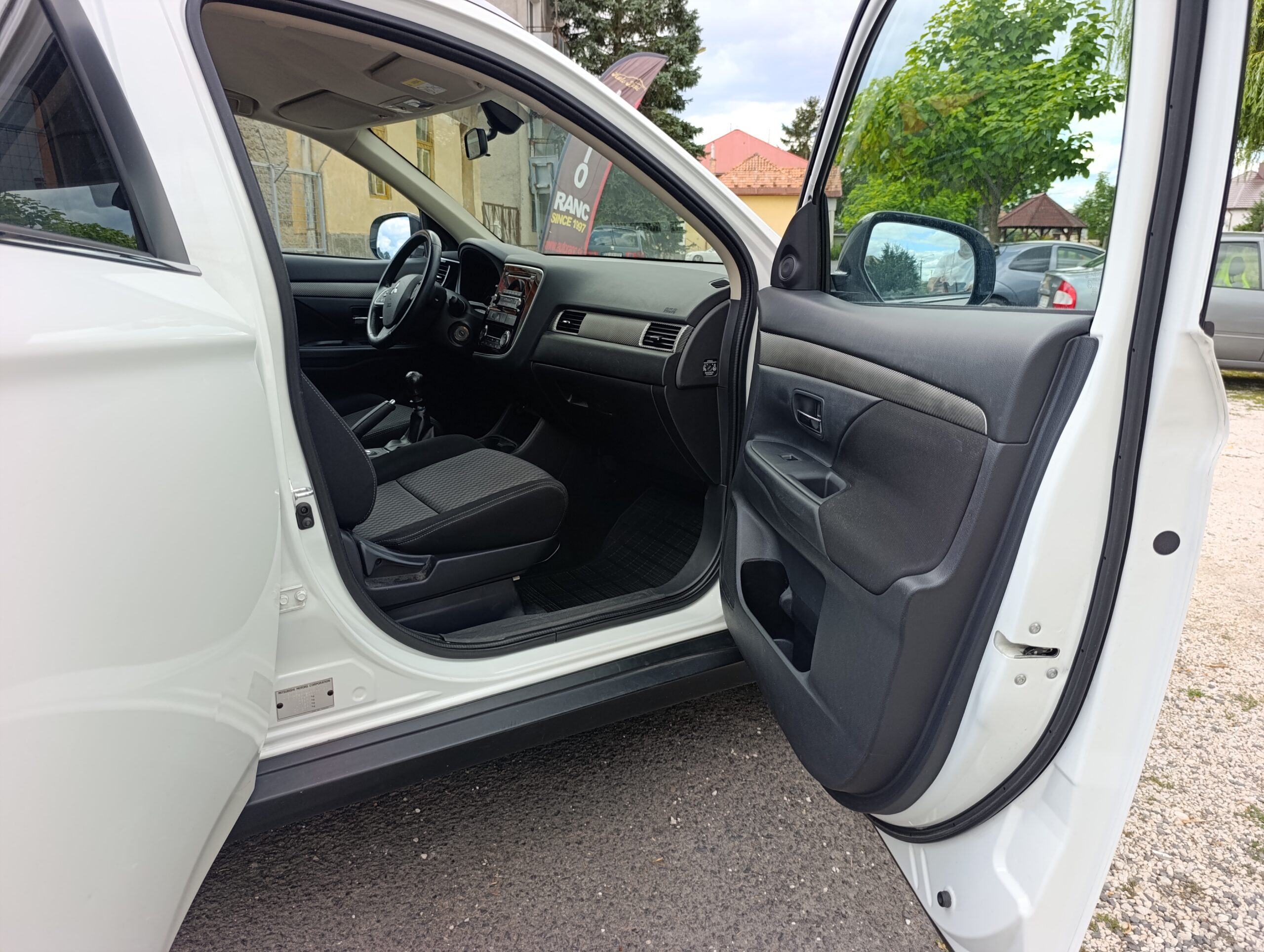 Mitsubishi Outlander 2.2 DI-D. Prvý majiteľ. Auto kúpené na Slovensku.