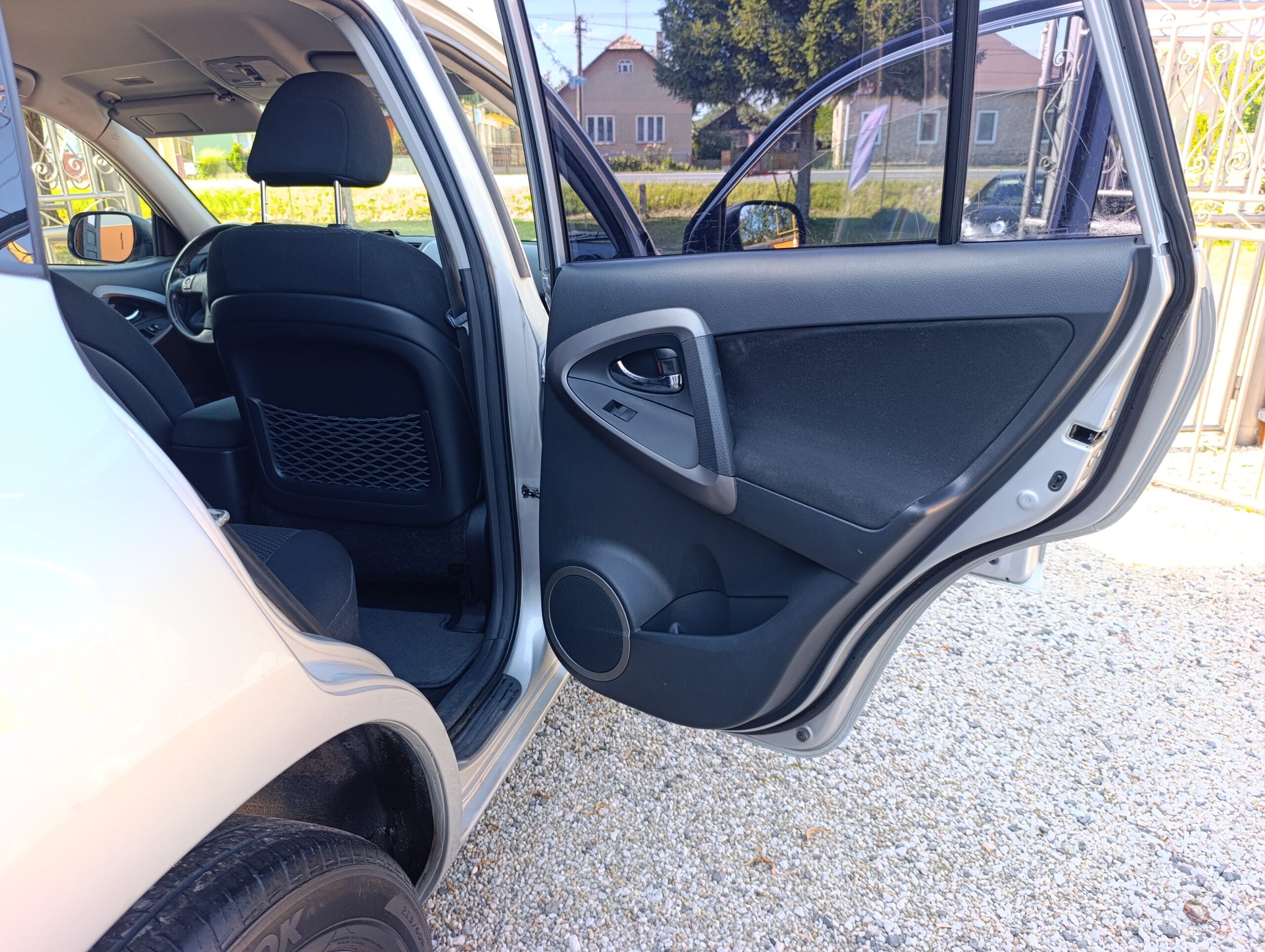 Toyota RAV4 2.2D 4WD 100kW/136PS, 4×4, M6