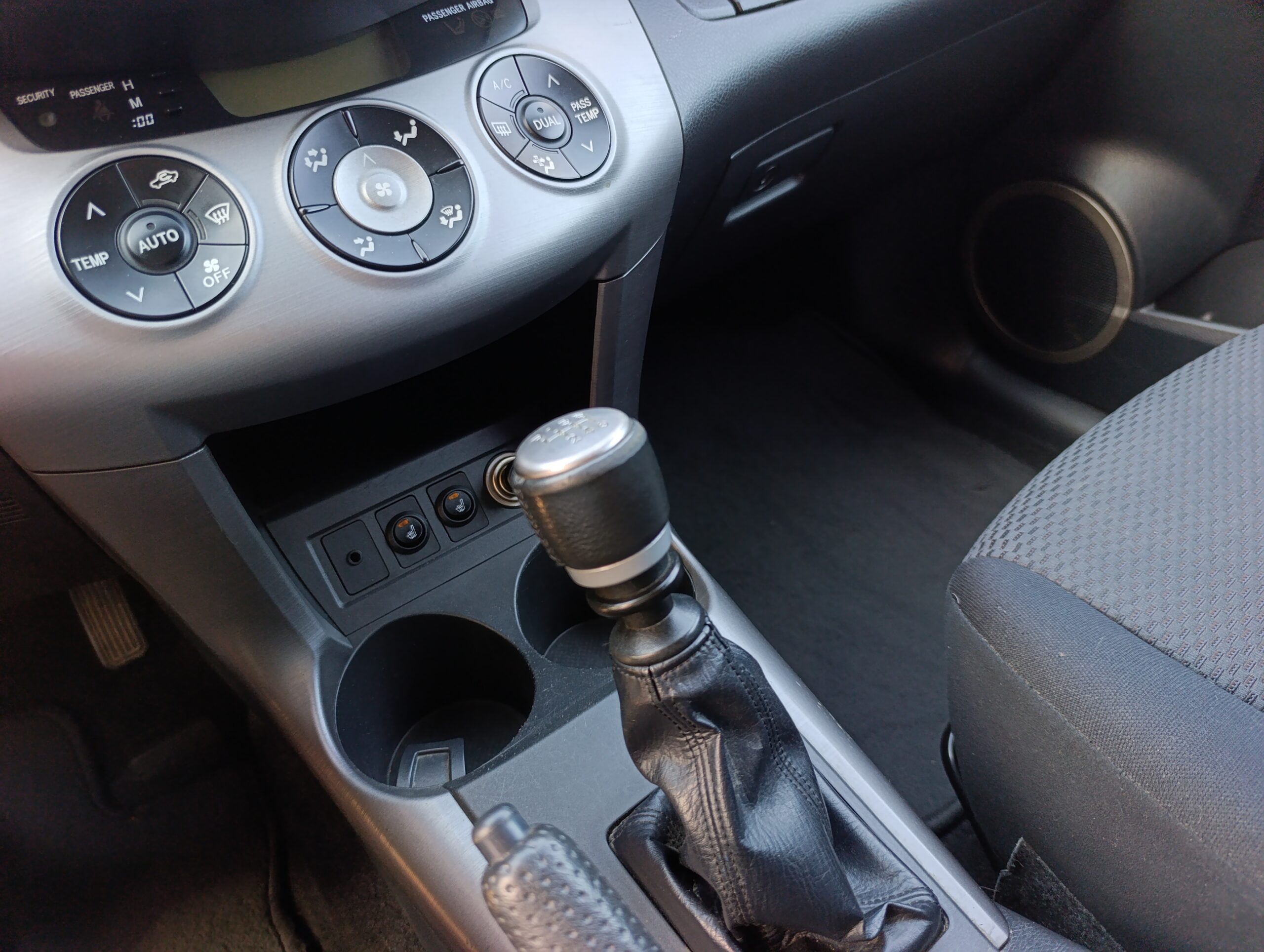 Toyota RAV4 2.2D 4WD 100kW/136PS, 4×4, M6