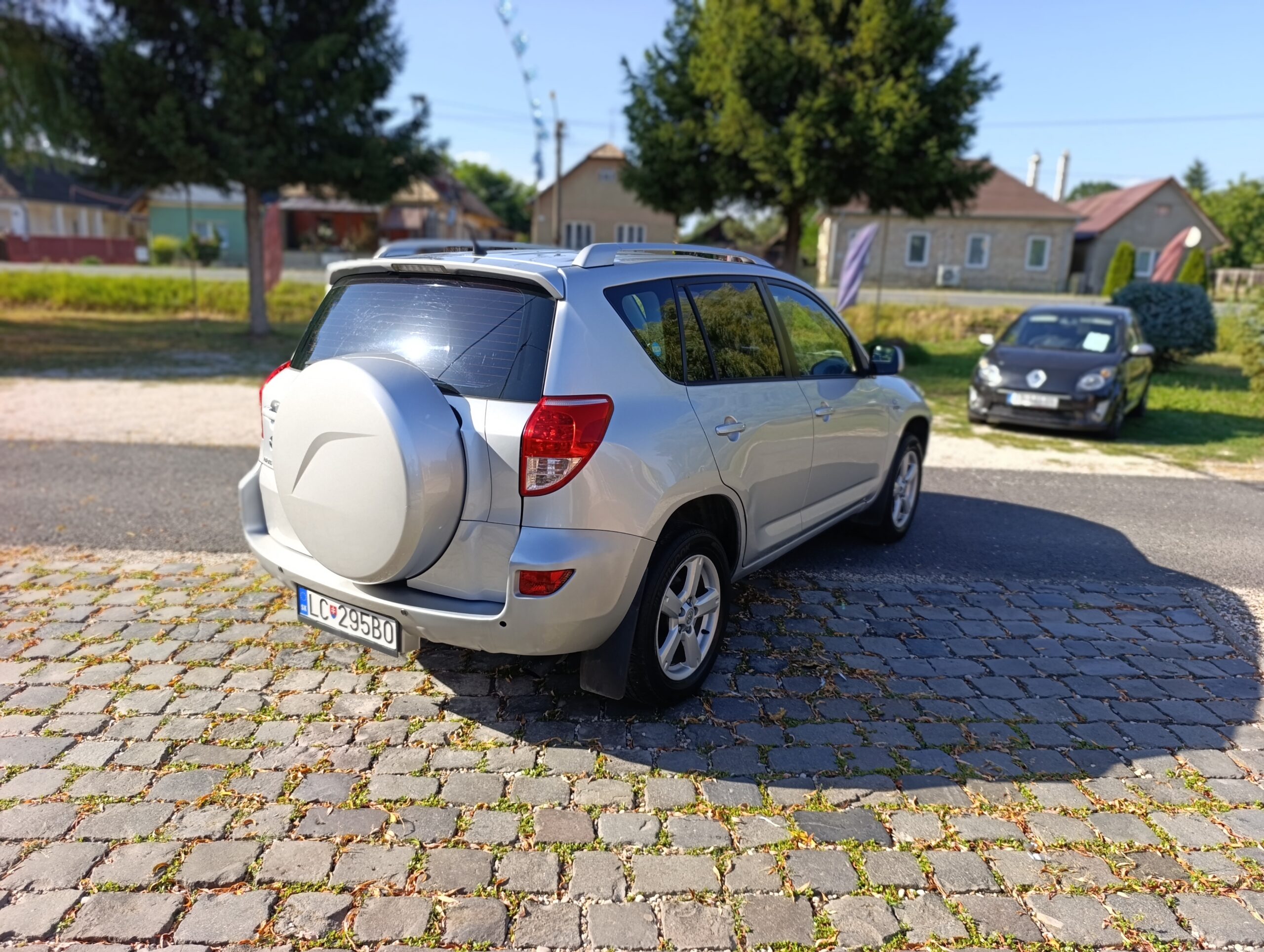 Toyota RAV4 2.2D 4WD 100kW/136PS, 4×4, M6
