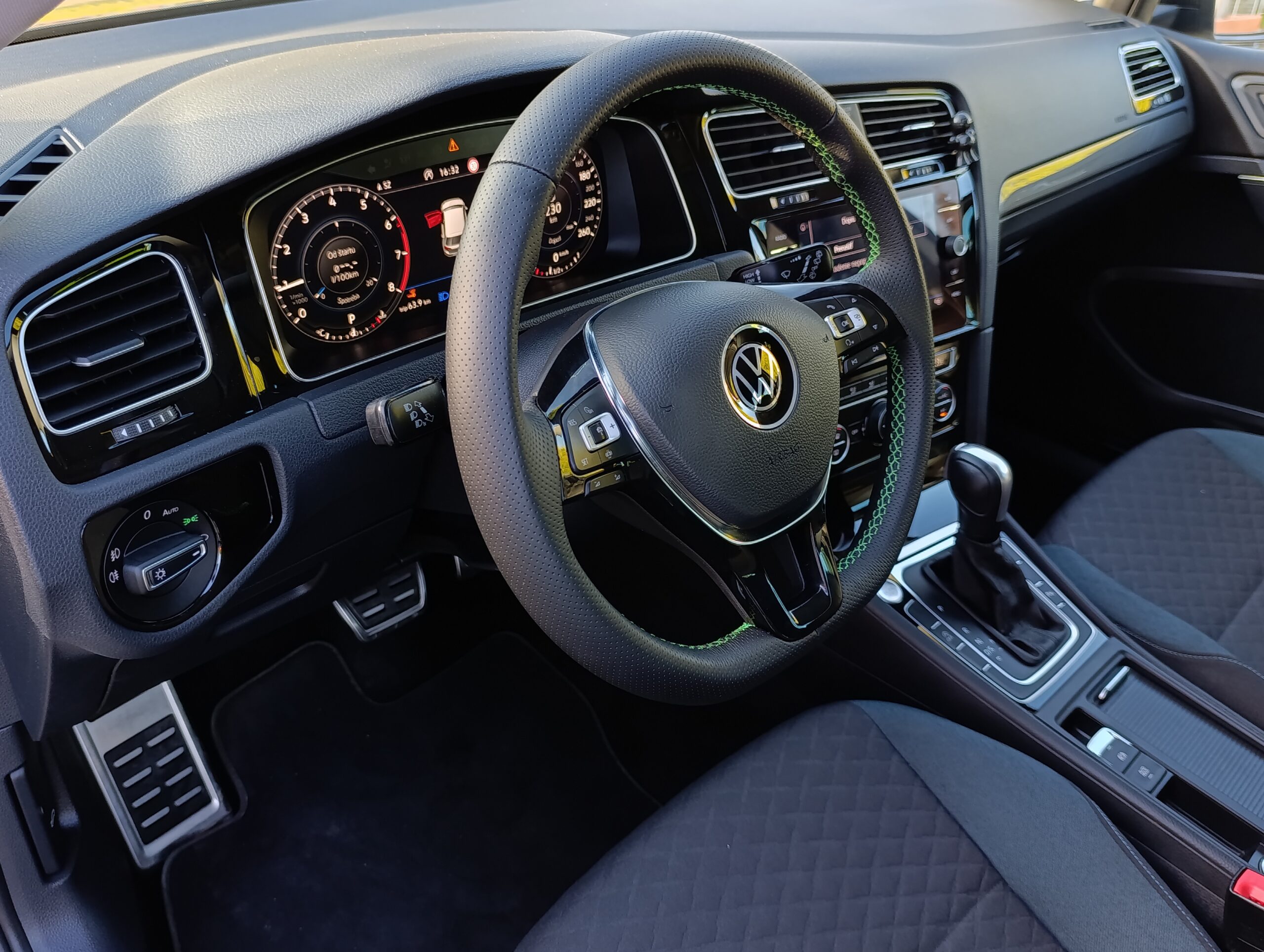 Volkswagen Golf VII 1.5TSI Panoráma, Kamera, IQ Drive, LED, M2020, Automat