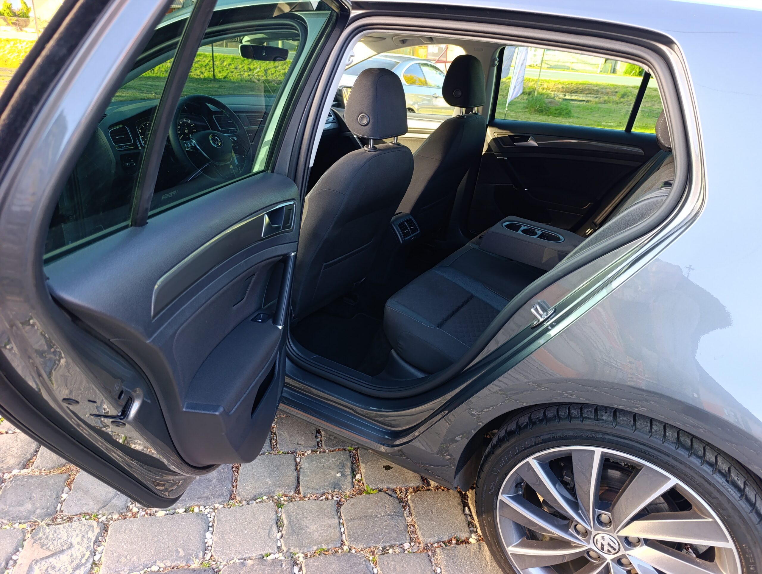 Volkswagen Golf VII 1.5TSI Panoráma, Kamera, IQ Drive, LED, M2020, Automat